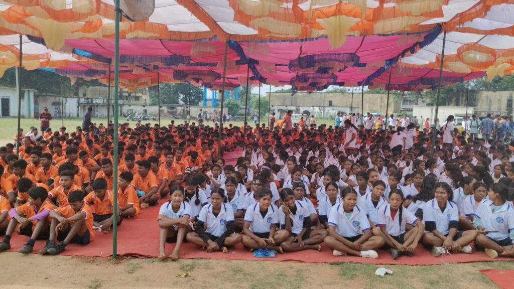 28 किलोमीटर मैराथन दौड़ का विकास भारती के सचिव अशोक भगत ने हरी झंडी दिखाकर किया रवाना 28 किलोमीटर मैराथन दौड़ का विकास भारती के सचिव अशोक भगत ने हरी झंडी दिखाकर किया रवाना