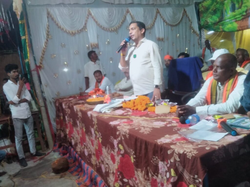 डीजे तो बजेगा ही क्योंकि सनातनियों का मान सम्मान एवं स्वाभिमान की बात है- भानु प्रताप शाही डीजे तो बजेगा ही क्योंकि सनातनियों का मान सम्मान एवं स्वाभिमान की बात है- भानु प्रताप शाही