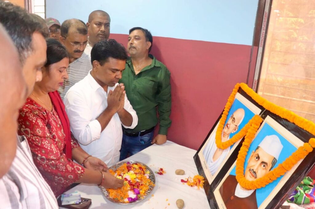 गदडा में आजसू का मिलन समारोह आयोजित गदडा में आजसू का मिलन समारोह आयोजित