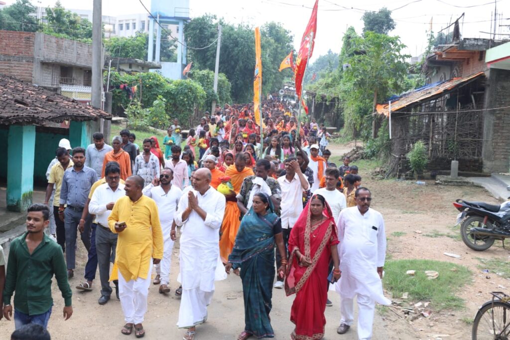 भव्य कलश शोभायात्रा में मुख्य अतिथि के रूप में शामिल हुए केएन त्रिपाठी भव्य कलश शोभायात्रा में मुख्य अतिथि के रूप में शामिल हुए केएन त्रिपाठी