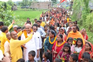 भव्य कलश शोभायात्रा में मुख्य अतिथि के रूप में शामिल हुए केएन त्रिपाठी
