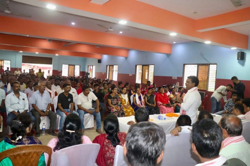 गदडा में आजसू का मिलन समारोह आयोजित गदडा में आजसू का मिलन समारोह आयोजित
