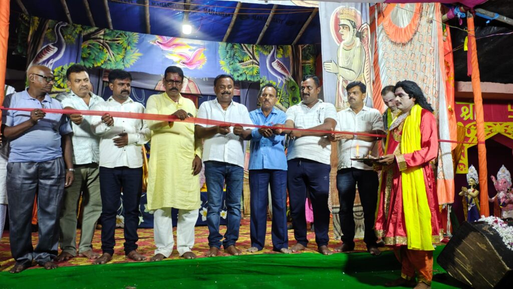 शारदीय नवरात्र की पावन बेला में पोलपोल यज्ञ कमिटी द्वारा फीता काट कर रामलीला मंच का किया गया उद्घाटन शारदीय नवरात्र की पावन बेला में पोलपोल यज्ञ कमिटी द्वारा फीता काट कर रामलीला मंच का किया गया उद्घाटन