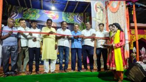 शारदीय नवरात्र की पावन बेला में पोलपोल यज्ञ कमिटी द्वारा फीता काट कर रामलीला मंच का किया गया उद्घाटन