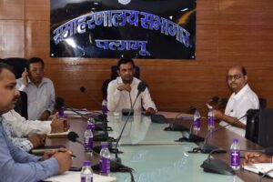 आगामी विधानसभा चुनाव को लेकर समाहरणालय के सभागार में आईएलएमएस ऐप का दिया गया प्रशिक्षण