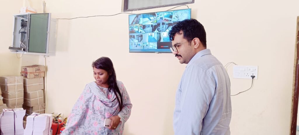 जिला निर्वाचन पदाधिकारी सह उपायुक्त ने किया ईवीएम वेयर हाउस का मासिक निरीक्षण.. जिला निर्वाचन पदाधिकारी सह उपायुक्त ने किया ईवीएम वेयर हाउस का मासिक निरीक्षण..
