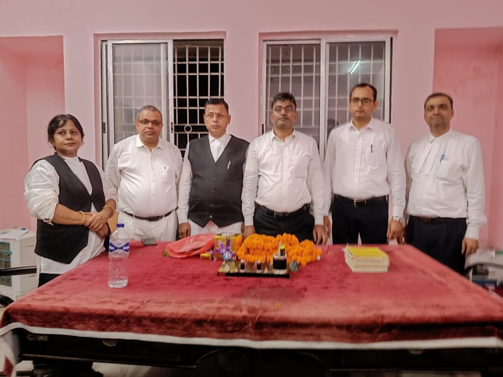 निवर्तमान पदाधिकारी को दी गई विदाई नए का किया गया स्वागत निवर्तमान पदाधिकारी को दी गई विदाई नए का किया गया स्वागत