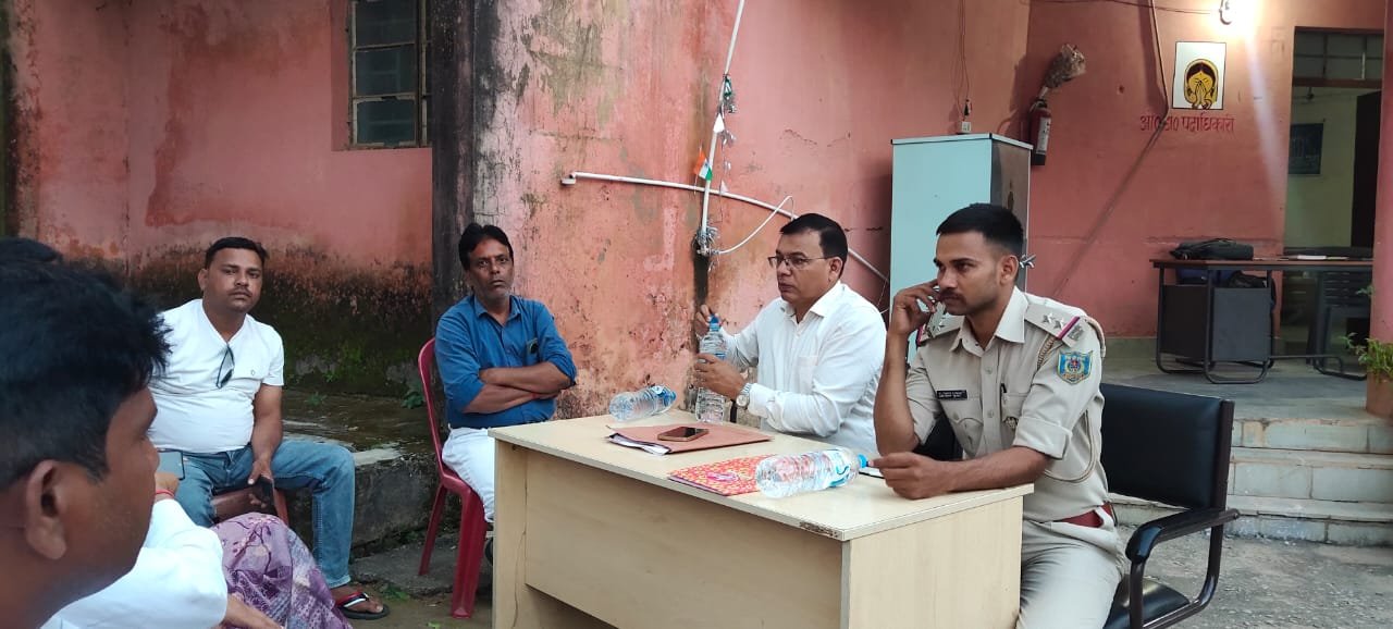 घाघरा थाना परिसर में दुर्गा पूजा को लेकर शांति समिति की बैठक संपन्न घाघरा थाना परिसर में दुर्गा पूजा को लेकर शांति समिति की बैठक संपन्न