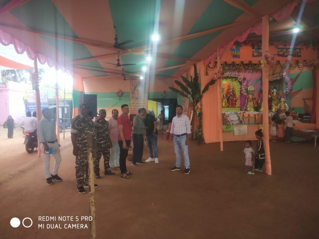 नगर पंचायत पदाधिकारी ने सभी पूजा पंडालों का किया निरीक्षण,दिया निर्देश
