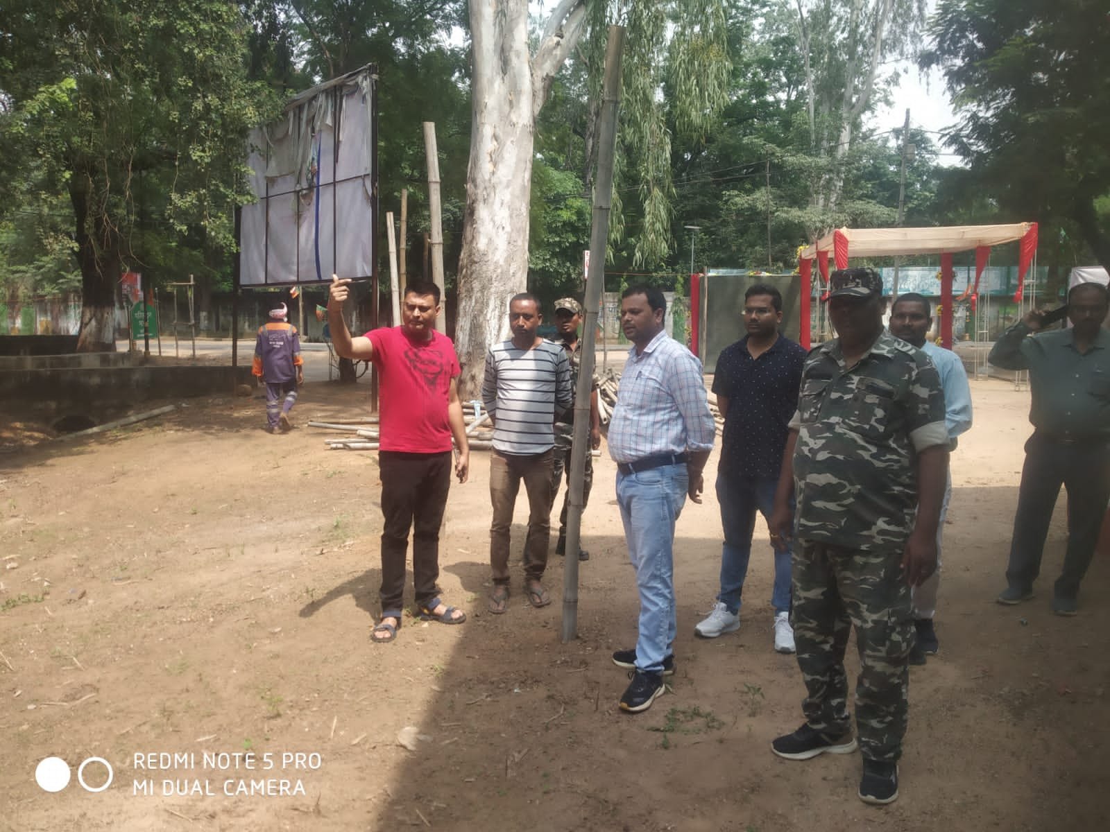 नगर पंचायत पदाधिकारी ने सभी पूजा पंडालों का किया निरीक्षण,दिया निर्देश नगर पंचायत पदाधिकारी ने सभी पूजा पंडालों का किया निरीक्षण,दिया निर्देश