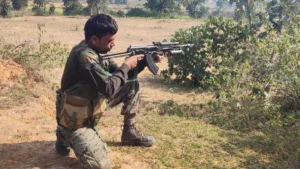 पुलिस और उग्रवादी संगठन के बीच जोरदार मुठभेड़,दो जवानों को लगी गोली