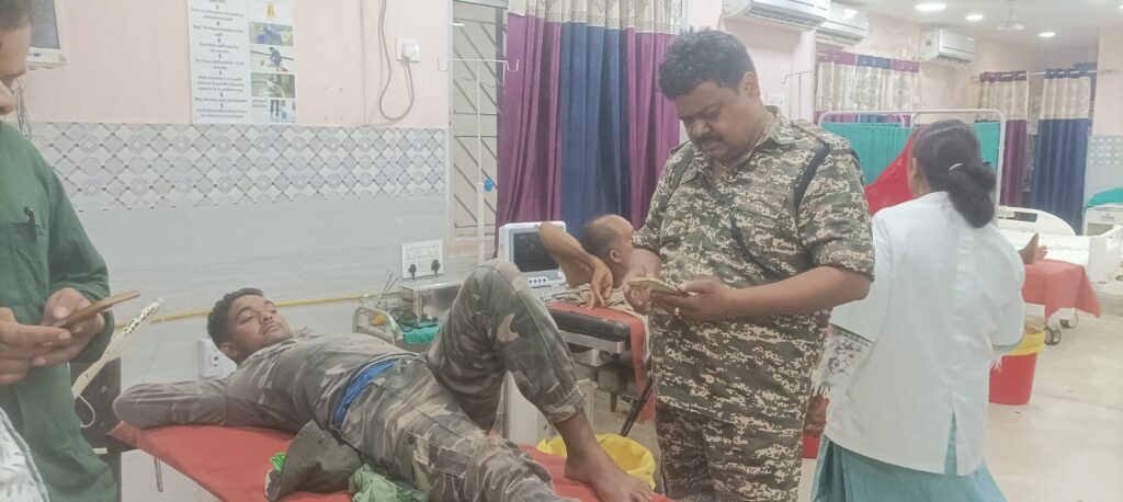 पुलिस और उग्रवादी संगठन के बीच जोरदार मुठभेड़,दो जवानों को लगी गोली