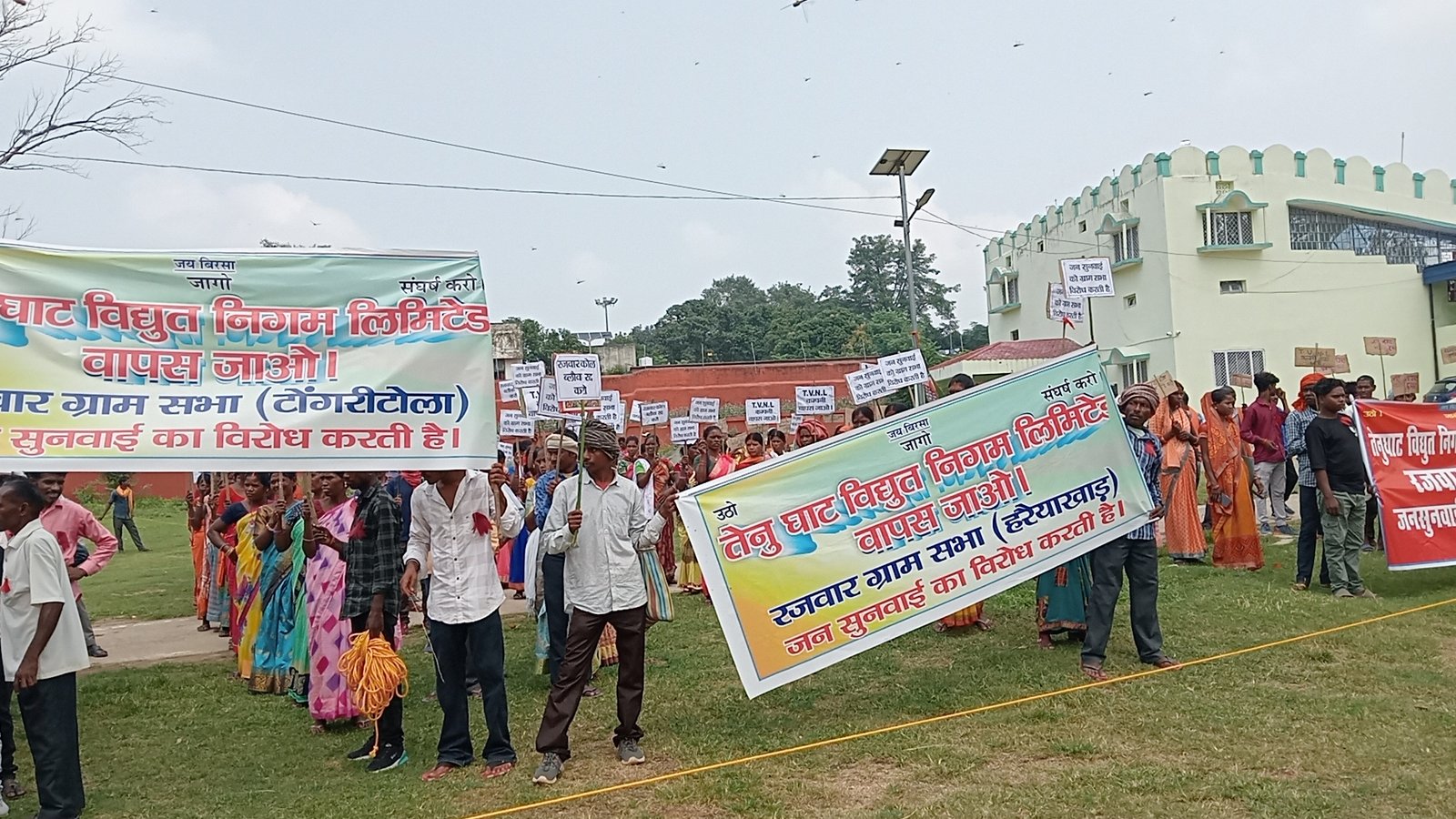 TVNL कंपनी की जनसुनवाई के खिलाफ किसानों का आक्रोशपूर्ण रैली प्रदर्शन, जनसुनवाई स्थगित