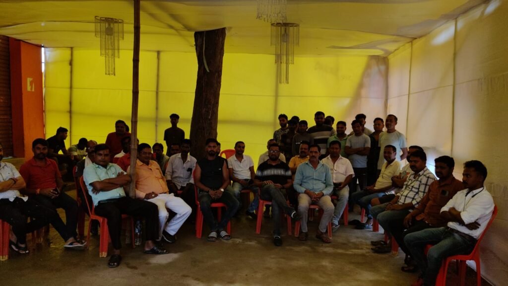 पुलिस के द्वारा निर्दोष लोगों पर कार्रवाई को लेकर पूजा समितियों ने मूर्ति विसर्जन नहीं करने का लिया निर्णय
