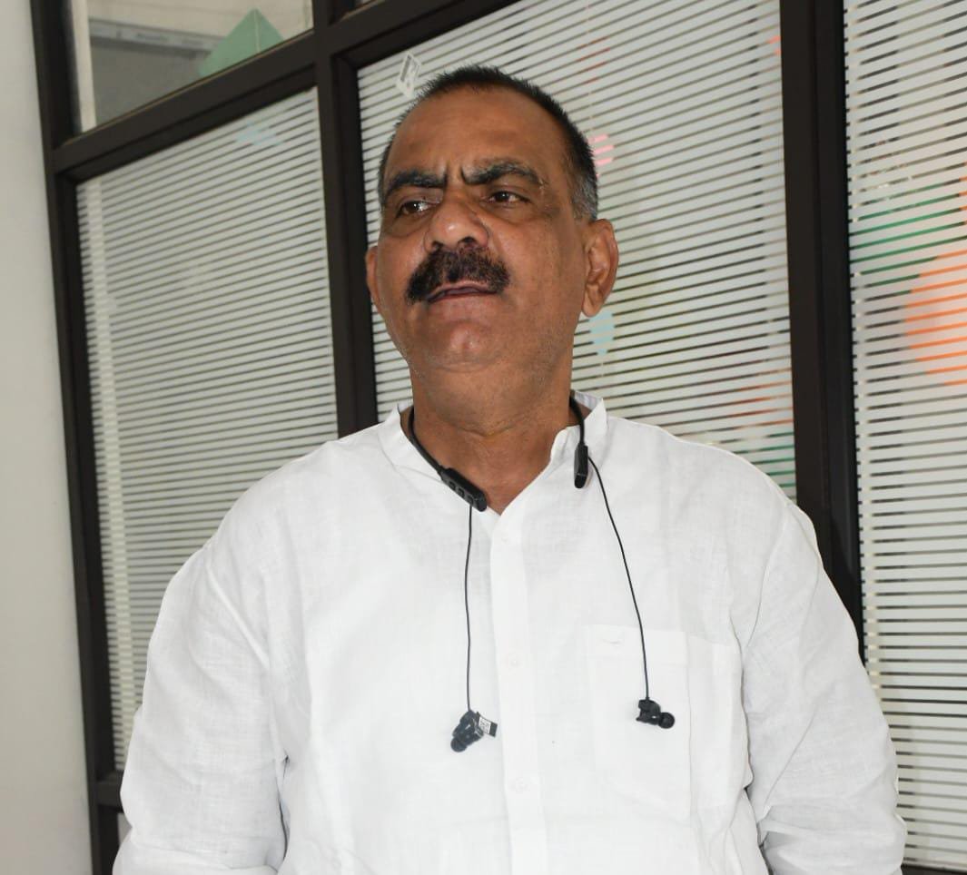 10 करोड़ युवाओं को नौकरी मिल गई क्या,पीएम से पूछकर जवाब दें विसवा शर्मा: आलोक कुमार दूबे 10 करोड़ युवाओं को नौकरी मिल गई क्या,पीएम से पूछकर जवाब दें विसवा शर्मा: आलोक कुमार दूबे