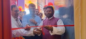 मरीजों को सरकार द्वारा उपलब्ध कराई जा रही सभी सुविधाएं ससमय मुहैया कराई जाए: शिक्षा मंत्री बैद्यनाथ राम