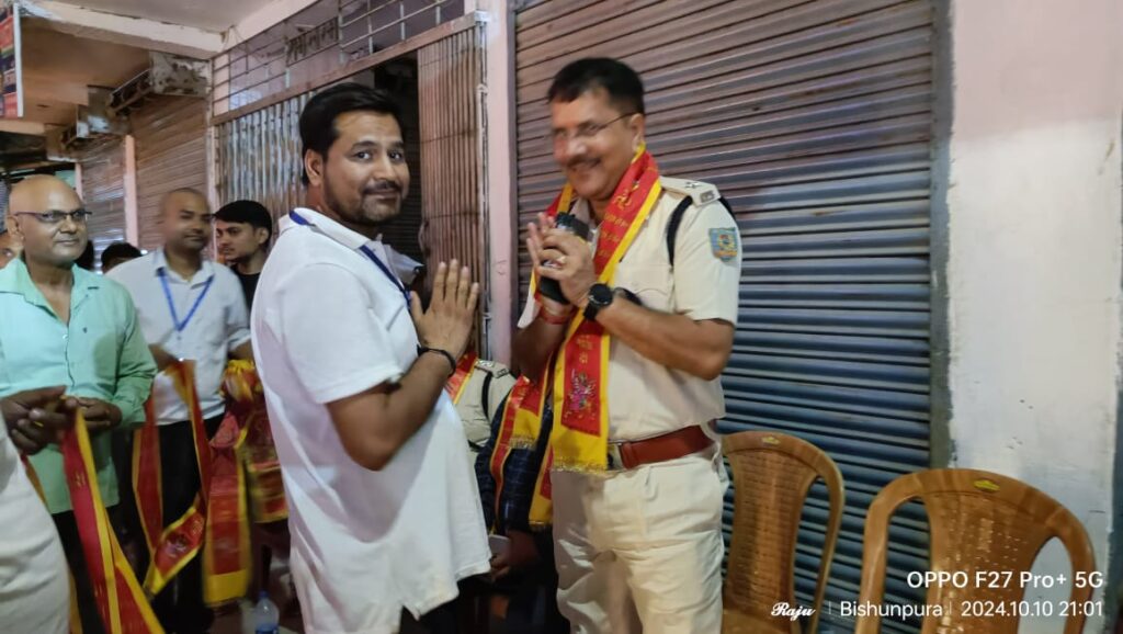 विशुनपुरा:अनुमंडल पुलिस पदाधिकारी ने किया पूरे पंडालों का निरीक्षण विशुनपुरा:अनुमंडल पुलिस पदाधिकारी ने किया पूरे पंडालों का निरीक्षण