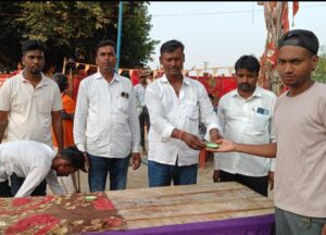 विधायक प्रतिनिधी राणा प्रताप कुशवाहा ने किया महाप्रसाद वितरण का शुभारंभ