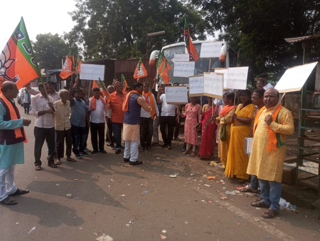 जिलाध्यक्ष से नाराज़ चल रहें भाजपाई प्रदेश कार्यालय पर धरना देने रांची पहुंचे! जिलाध्यक्ष से नाराज़ चल रहें भाजपाई प्रदेश कार्यालय पर धरना देने रांची पहुंचे!
