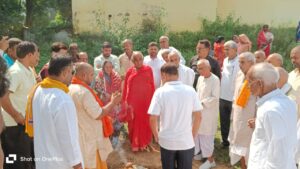 स्वर्गीय पंडित श्री हरिचरण तिवारी जी की प्रतिमा अनावरण की रखी गई नीव