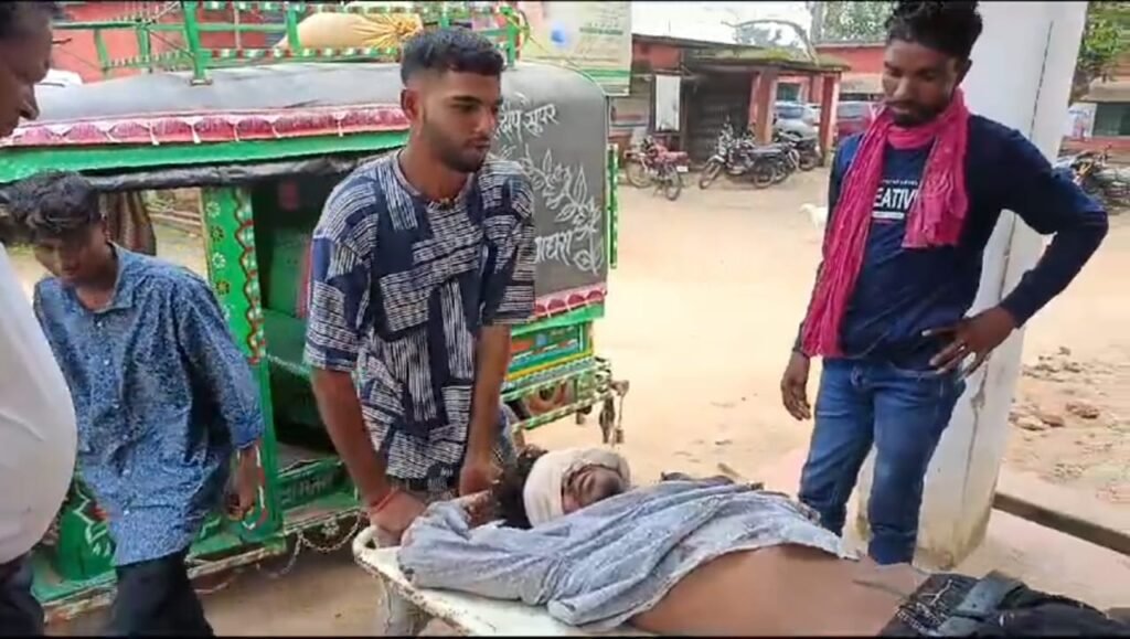 मोटरसाइकल सवार कुत्ता को बचाने के दौरान हुआ अनियंत्रित:दो घायल