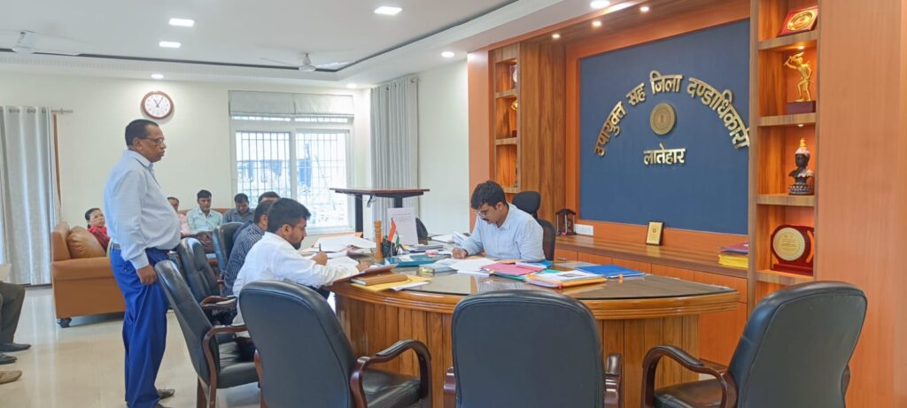 उपायुक्त उत्कर्ष गुप्ता ने बच्चों को दी जाने वाली पोशाक,छात्रवृति, मध्यान भोजन समेत अन्य योजनाओं के लाभ देने को लेकर दिए कई आवश्यक दिशा निर्देश