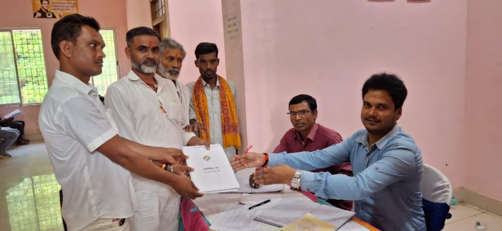 विधानसभा चुनाव के पहले चरण के लिए पहले दिन एक उम्मीदवार ने खरीदा पर्चा विधानसभा चुनाव के पहले चरण के लिए पहले दिन एक उम्मीदवार ने खरीदा पर्चा
