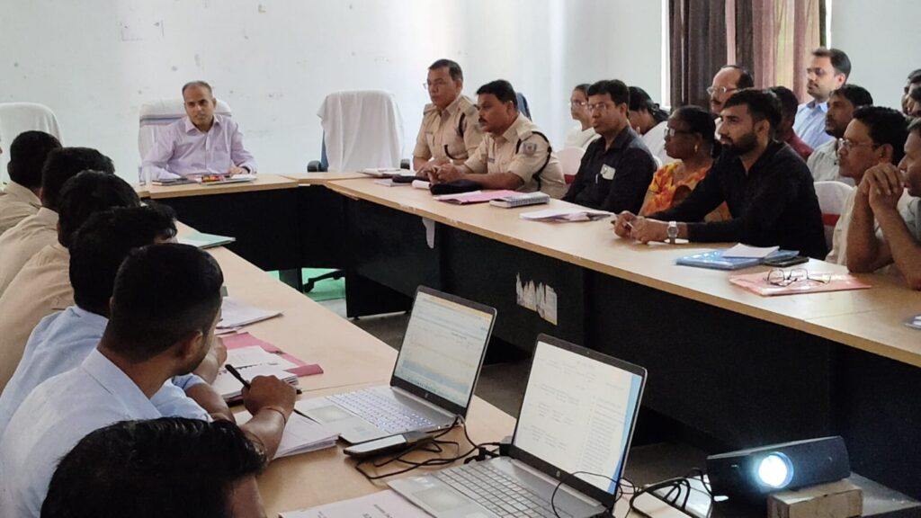 आगामी बिशुनपुर विधानसभा चुनाव में सुरक्षा का रहेगा पुख्ता इंतजाम,वोटर निडर होकर वोट डालें,जिला निर्वाचन अधिकारी कर्ण सत्यार्थी आगामी बिशुनपुर विधानसभा चुनाव में सुरक्षा का रहेगा पुख्ता इंतजाम,वोटर निडर होकर वोट डालें,जिला निर्वाचन अधिकारी कर्ण सत्यार्थी