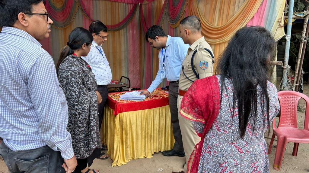 जिला निर्वाचन पदाधिकारी एवं पुलिस अधीक्षक ने चेकपोस्ट का किया औचक निरीक्षण,दिए आवश्यक दिशा निर्देश जिला निर्वाचन पदाधिकारी एवं पुलिस अधीक्षक ने चेकपोस्ट का किया औचक निरीक्षण,दिए आवश्यक दिशा निर्देश