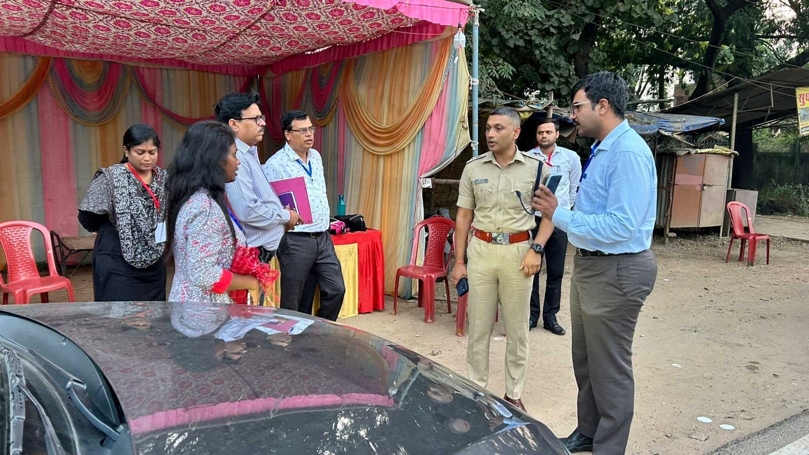 जिला निर्वाचन पदाधिकारी एवं पुलिस अधीक्षक ने चेकपोस्ट का किया औचक निरीक्षण,दिए आवश्यक दिशा निर्देश जिला निर्वाचन पदाधिकारी एवं पुलिस अधीक्षक ने चेकपोस्ट का किया औचक निरीक्षण,दिए आवश्यक दिशा निर्देश