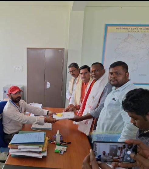 मनिका विधानसभा क्षेत्र से भाजपा प्रत्याशी हरे कृष्णा सिंह ने महुआडांड़ अनुमंडल में किया पहला नामांकन, हजारों कार्यकर्ता रहे उपस्थित मनिका विधानसभा क्षेत्र से भाजपा प्रत्याशी हरे कृष्णा सिंह ने महुआडांड़ अनुमंडल में किया पहला नामांकन, हजारों कार्यकर्ता रहे उपस्थित