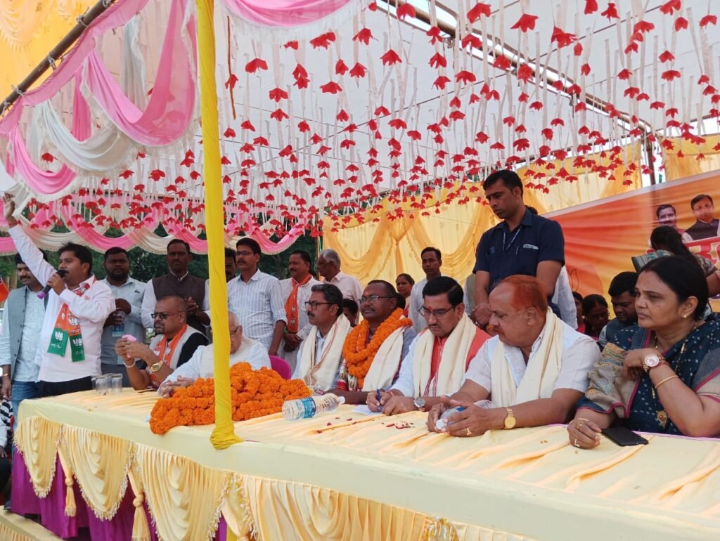 मनिका विधानसभा क्षेत्र से भाजपा प्रत्याशी हरे कृष्णा सिंह ने महुआडांड़ अनुमंडल में किया पहला नामांकन, हजारों कार्यकर्ता रहे उपस्थित मनिका विधानसभा क्षेत्र से भाजपा प्रत्याशी हरे कृष्णा सिंह ने महुआडांड़ अनुमंडल में किया पहला नामांकन, हजारों कार्यकर्ता रहे उपस्थित