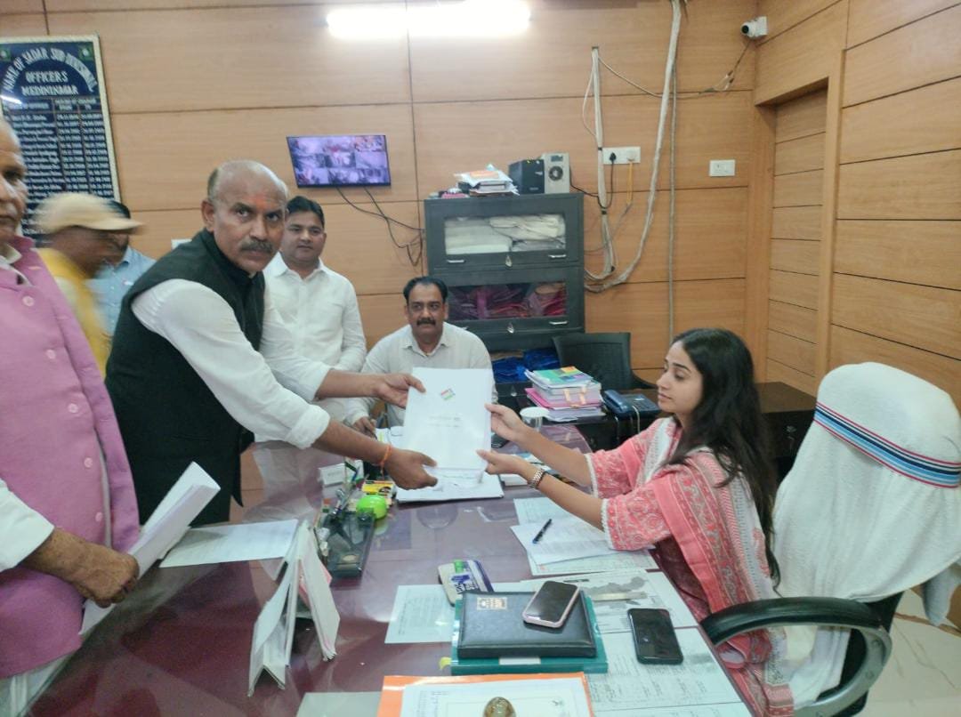 पूर्व मंत्री केएन त्रिपाठी की नामांकन रैली में उमड़ा जन सैलाब पूर्व मंत्री केएन त्रिपाठी की नामांकन रैली में उमड़ा जन सैलाब