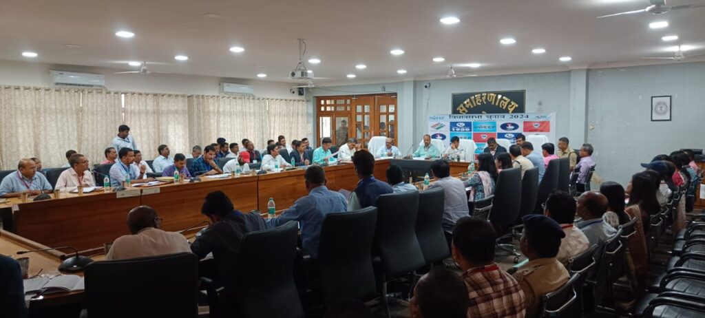 निर्वाचन कार्यों की समीक्षा कर सभी संबंधित अधिकारियों को सुनियोजित तरीके से कार्य करने का दिया गया निर्देश निर्वाचन कार्यों की समीक्षा कर सभी संबंधित अधिकारियों को सुनियोजित तरीके से कार्य करने का दिया गया निर्देश