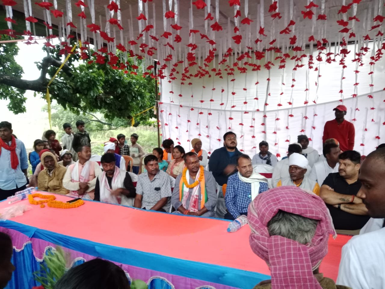 खरवार समाज की बैठक में पहुंचे हरे कृष्णा सिंह, बीजेपी सरकार की आवश्यकता पर दिया जोर खरवार समाज की बैठक में पहुंचे हरे कृष्णा सिंह, बीजेपी सरकार की आवश्यकता पर दिया जोर