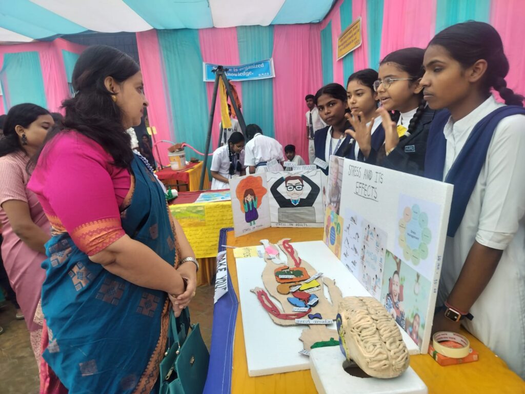 एच एम पब्लिक स्कूल चुटिया रांची में विज्ञान प्रदर्शनी का किया गया आयोजन
