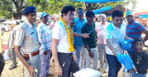 बिरसानगर संडे मार्केट में डॉ.अजय ने चलायें जन संपर्क