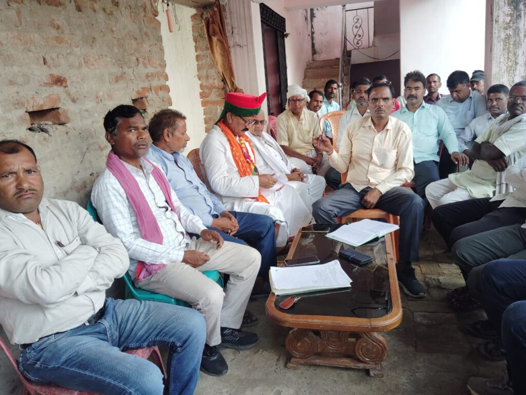 समाजवादी पार्टी का विधानसभा स्तरीय कार्यकर्ताओ का मनिका में हुई बैठक संपर्क