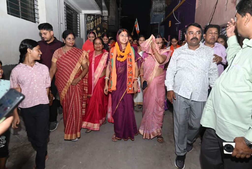 भाजपा प्रत्याशी पूर्णिमा साहू की जनसंपर्क अभियान हुईं तेज भाजपा प्रत्याशी पूर्णिमा साहू की जनसंपर्क अभियान हुईं तेज