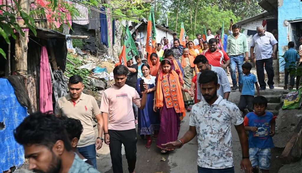 भाजपा प्रत्याशी पूर्णिमा साहू की जनसंपर्क अभियान हुईं तेज भाजपा प्रत्याशी पूर्णिमा साहू की जनसंपर्क अभियान हुईं तेज