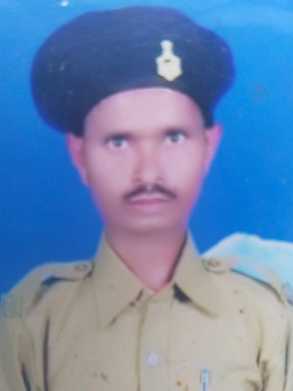 चौकीदार के निधन के बाद अंतिम संस्कार में पहुंचे कांग्रेस जिला उपाध्यक्ष सुरेंद्र पासवान चौकीदार के निधन के बाद अंतिम संस्कार में पहुंचे कांग्रेस जिला उपाध्यक्ष सुरेंद्र पासवान