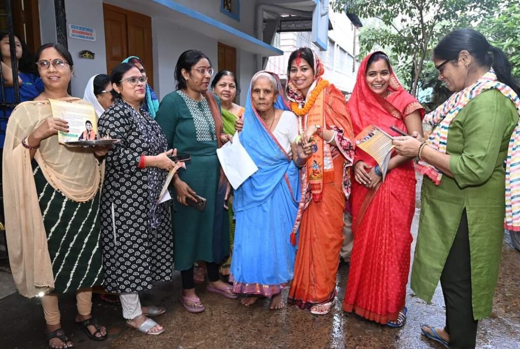 भाजपा प्रत्याशी पूर्णिमा साहू विभिन्न क्षेत्रों में लोगों से मुलाकात कर समर्थन मांगी भाजपा प्रत्याशी पूर्णिमा साहू विभिन्न क्षेत्रों में लोगों से मुलाकात कर समर्थन मांगी