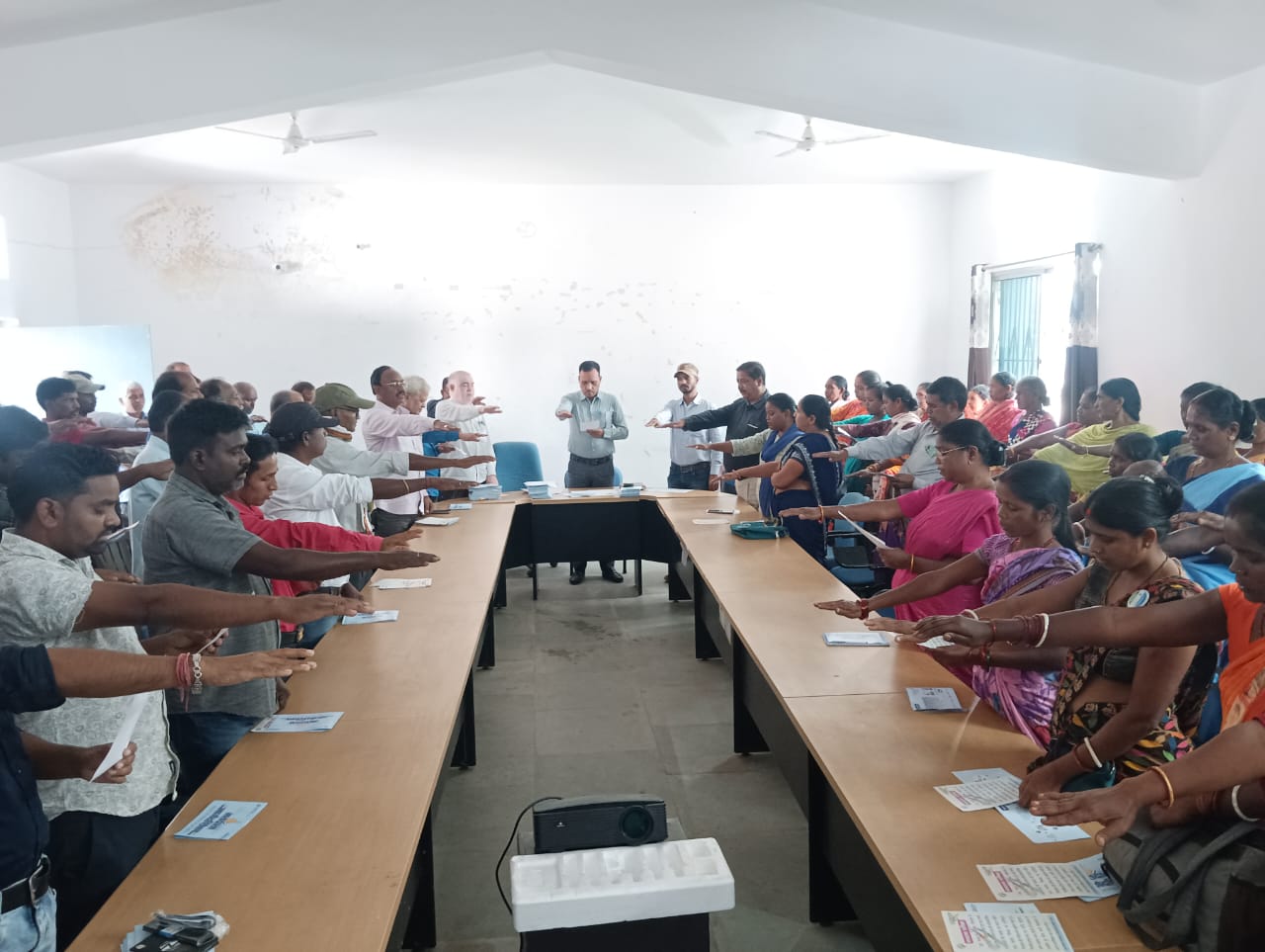 मतदान प्रतिशत बढ़ाने को लेकर जलसहिया एवं राशन डीलरों के साथ बीडीओ ने किया बैठक