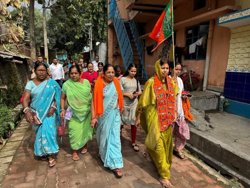 भाजपा प्रत्याशी पूर्णिमा साहू का जनसंपर्क अभियान हुआ तेज, अभियान को मिल रहा व्यापक जनसमर्थन भाजपा प्रत्याशी पूर्णिमा साहू का जनसंपर्क अभियान हुआ तेज, अभियान को मिल रहा व्यापक जनसमर्थन