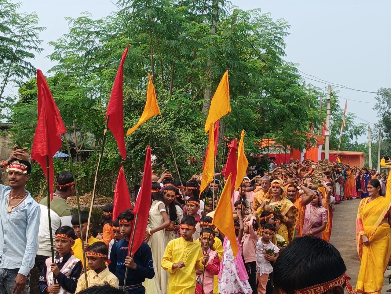 पाणडेयपुरा मे सप्तमी को लेकर निकली गईभव्य कलश यात्रा पाणडेयपुरा मे सप्तमी को लेकर निकली गईभव्य कलश यात्रा