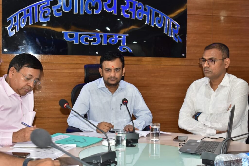 अबुआ आवास योजना के क्रियान्वयन में लगातार शिथिलता बरतने को लेकर उपायुक्त ने तीन प्रखंड समन्वयक व एक कंप्यूटर ऑपरेटर की संविदा समाप्त की अबुआ आवास योजना के क्रियान्वयन में लगातार शिथिलता बरतने को लेकर उपायुक्त ने तीन प्रखंड समन्वयक व एक कंप्यूटर ऑपरेटर की संविदा समाप्त की