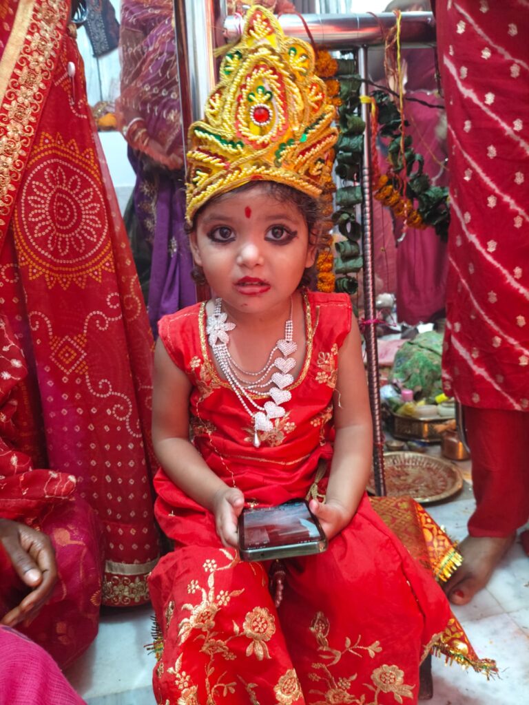 शारदीय नवरात्र का 9 वा दिन मंदिरों एवं पंडालो में किया जा रहा है कुंवारी कन्या पूजन का आयोजन शारदीय नवरात्र का 9 वा दिन मंदिरों एवं पंडालो में किया जा रहा है कुंवारी कन्या पूजन का आयोजन