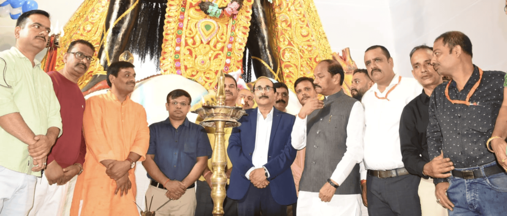 टेल्को में 22 फीट ऊँची माँ काली पूजा पंडाल का ओडिशा के राज्यपाल रघुवर दास ने किया उद्घाटन टेल्को में 22 फीट ऊँची माँ काली पूजा पंडाल का ओडिशा के राज्यपाल रघुवर दास ने किया उद्घाटन