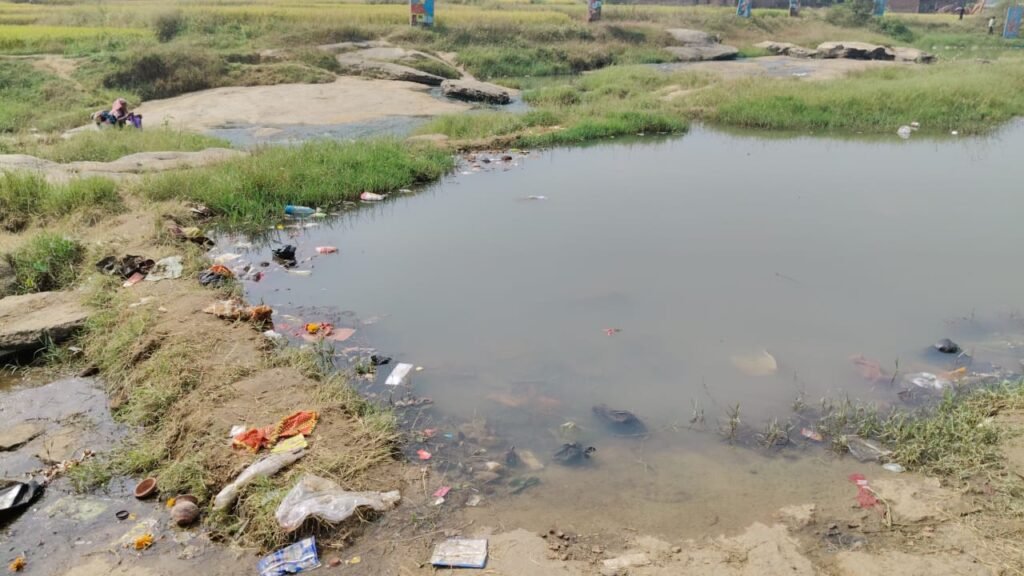 छठ महापर्व शुरु: घाघरा छठ घाट की साफ सफाई को लेकर प्रखंड प्रशासन मौन ,छठ घाटों की सफाई न होने से श्रद्धालुओं में असंतोष छठ महापर्व शुरु: घाघरा छठ घाट की साफ सफाई को लेकर प्रखंड प्रशासन मौन ,छठ घाटों की सफाई न होने से श्रद्धालुओं में असंतोष