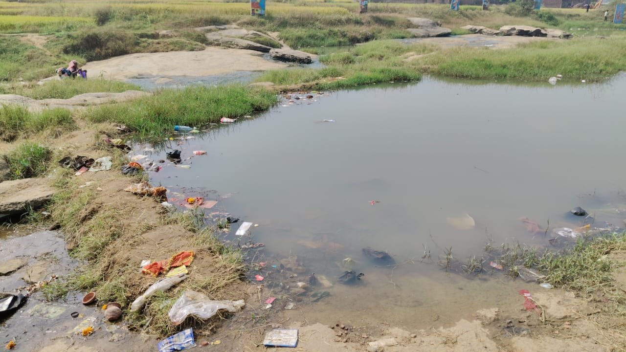 छठ महापर्व शुरु: घाघरा छठ घाट की साफ सफाई को लेकर प्रखंड प्रशासन मौन ,छठ घाटों की सफाई न होने से श्रद्धालुओं में असंतोष छठ महापर्व शुरु: घाघरा छठ घाट की साफ सफाई को लेकर प्रखंड प्रशासन मौन ,छठ घाटों की सफाई न होने से श्रद्धालुओं में असंतोष